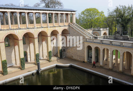 Potsdam, Allemagne. Apr 02, 2014. Vue sur le belvédère sur le Pfingstberg à Potsdam, Allemagne, 02 avril 2014. Le palais au sommet du Pfingstberg mountain a été commandé par Frédéric Guillaume IV et construit entre 1847 et 1863 par les architectes Ludwig Persius, Friedrich August Stueler et Ludwig Ferdinand Hesse. Photo : Bernd Settnik ZB/dpa/Alamy Live News Banque D'Images