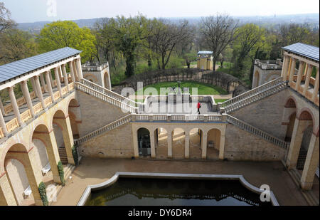 Potsdam, Allemagne. Apr 02, 2014. Vue sur le belvédère sur le Pfingstberg à Potsdam, Allemagne, 02 avril 2014. Le palais au sommet du Pfingstberg mountain a été commandé par Frédéric Guillaume IV et construit entre 1847 et 1863 par les architectes Ludwig Persius, Friedrich August Stueler et Ludwig Ferdinand Hesse. Photo : Bernd Settnik ZB/dpa/Alamy Live News Banque D'Images
