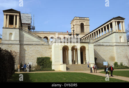 Potsdam, Allemagne. Apr 02, 2014. Vue sur le belvédère sur le Pfingstberg à Potsdam, Allemagne, 02 avril 2014. Le palais au sommet du Pfingstberg mountain a été commandé par Frédéric Guillaume IV et construit entre 1847 et 1863 par les architectes Ludwig Persius, Friedrich August Stueler et Ludwig Ferdinand Hesse. Photo : Bernd Settnik ZB/dpa/Alamy Live News Banque D'Images