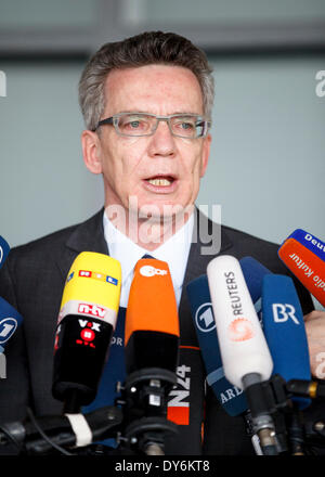 Berlin, Allemagne. 8 avril, 2014. Communiqué de Thomas de Maizière (CDU), Ministre allemand de l'intérieur, à l'arrêt de la Cour de Justice européenne (CJE) dans l'affaire de stockage de données d'actions réalisées au niveau de la faction du Reichstag à Berlin. / Photo : Heiko Maas, Ministre allemand de la Justice Crédit : Reynaldo Chaib Paganelli/Alamy Live News Banque D'Images