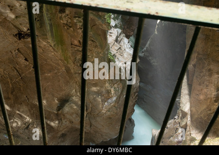 Main courante des river gorge, Orrido di Bellano, Italie Banque D'Images