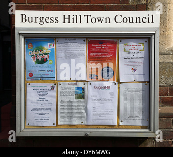 Le conseil municipal d'affichage à Burgess Hill West Sussex Banque D'Images