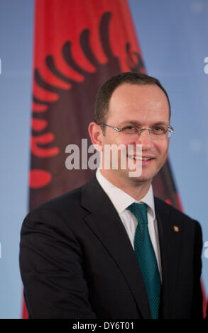 Berlin, Allemagne. Le 08 Avr, 2014. Le Ministre albanais des affaires étrangères Ditmir Bushati lors de sa visite dans le ministère des Affaires étrangères à Berlin, Allemagne, le 08 avril 2014. Photo : Joerg Carstensen/dpa/Alamy Live News Banque D'Images