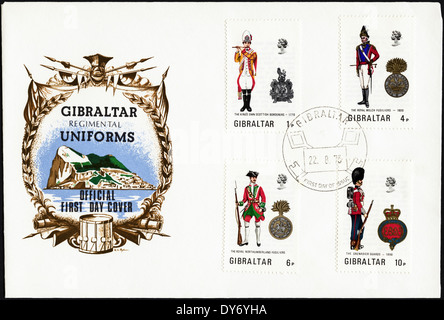 Le pli premier jour commémoratif des timbres de Gibraltar régimentaires oblitérée le 22 août 1973 Banque D'Images