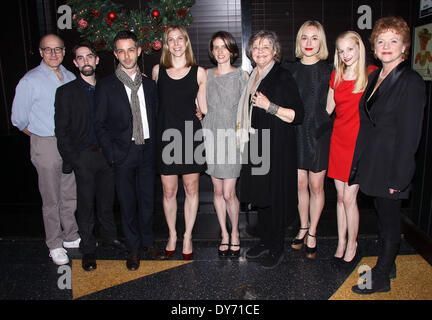 Après la partie pour la première mondiale de "Le Grand Dieu Pan' tenue à Heartland Brewery comprend : Peter Friedman,Keith Nobbs,Jeremy Strong,Carolyn Cantor,Amy Herzog,Joyce Van Patten,Sarah Goldberg,Erin Wilhelmi,Becky Ann Baker Où : New York City NY Uni Banque D'Images