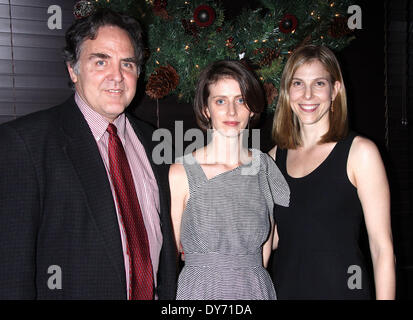 Après la partie pour la première mondiale de "Le Grand Dieu Pan' tenue à Heartland Brewery avec : Tim Sanford,Amy Herzog,Carolyn Cantor Où : New York City NY United States Quand : 18 déc 2012 Banque D'Images