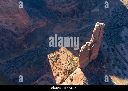 Vue panoramique sur Spider Rock dans le monument national Canyon de Chelly près de Chinle, Arizona (Navajo Nation), États-Unis. Banque D'Images