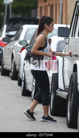 Brenda Song quitte une salle de sport à Los Angeles avec Brenda Song : où : Los Angeles California USA Quand : 28 déc 2012 Banque D'Images