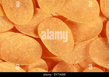 Collection de chips de pomme de terre formant un arrière-plan Banque D'Images