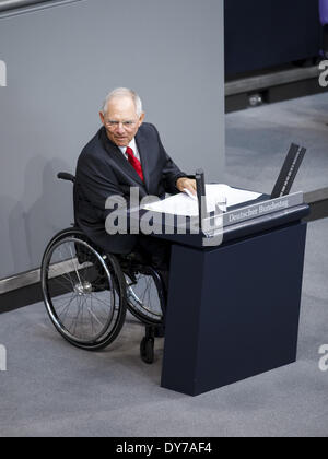Berlin, Berlin. 8Th apr 2014. 28e réunion du Parlement allemand (Bundestag). Ministre fédéral des Finances Wolfgang Schäuble (CDU) présente le projet de budget du gouvernement pour 2014. Dans les dépenses de TI sont d'un montant de 298,5 milliards d'euros (2013 : 310 milliards d'euros) prévu. - (À la réunion semaine du mardi, 8 avril, au Vendredi, 11 avril 2014, le Bundestag consulte sur le ménage pour 2014.) -/Photo : Wolfgang Schäuble (CDU), Ministre allemand des Finances. (Photo de Reynaldo Paganelli/NurPhoto) Credit : Reynaldo Paganelli/NurPhoto ZUMAPRESS.com/Alamy/Live News Banque D'Images