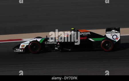 Manama, Bahreïn. 8Th apr 2014. Nico Hülkenberg (Force India's durs au cours de l'essai de Formule 1 au circuit de Sakhir à Manama, Bahreïn, le 8 avril 2014. Hülkenberg a terminé la deuxième lors de l'événement. Credit : Hasan Jamali/Xinhua/Alamy Live News Banque D'Images