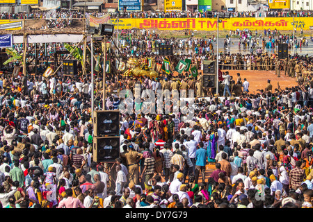 Les foules se rassemblent pendant la Chithirai Thiruvizha fête hindoue, Madurai, Inde Banque D'Images
