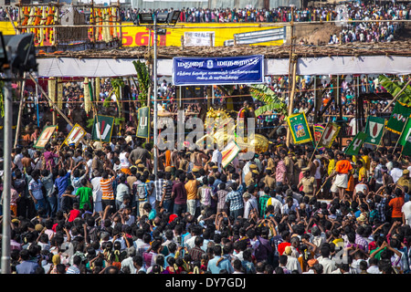 Les foules se rassemblent pendant la Chithirai Thiruvizha fête hindoue, Madurai, Inde Banque D'Images