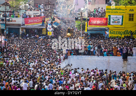 Les foules se rassemblent pendant la Chithirai Thiruvizha fête hindoue, Madurai, Inde Banque D'Images