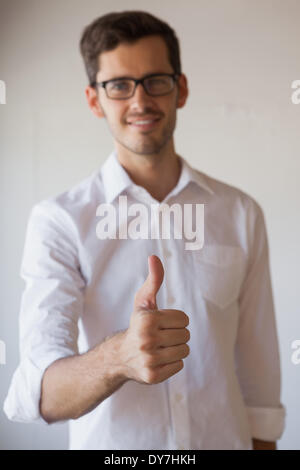 Businessman giving Thumbs up à l'appareil photo Banque D'Images