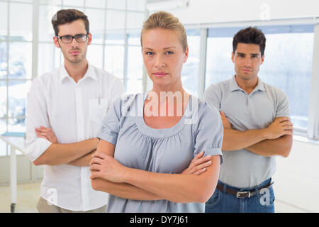 Business team looking at camera with arms crossed Banque D'Images