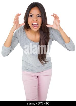 Jeune brunette occasionnels en colère crier Banque D'Images