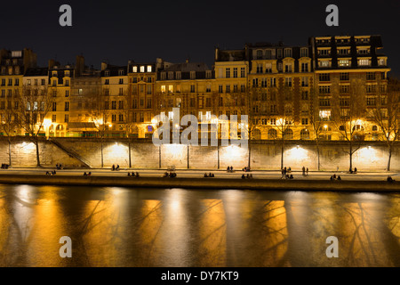 Seine River Embankment, Île de la Cité, 4e arrondissement, Paris, France Banque D'Images