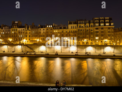 Seine River Embankment, Île de la Cité, 4e arrondissement, Paris, France Banque D'Images