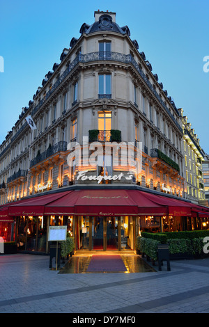 Restaurant, Avenue des Champs Elysées, 8ème arrondissement, Paris, France Banque D'Images