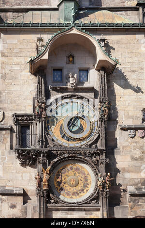 Horloge astronomique de la vieille ville, l'Hôtel de Ville de Prague, la Bohême, République Tchèque Banque D'Images