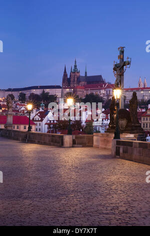 Le Pont Charles et la vieille ville, Malá Strana, avec le quartier du château, Hradcany et cathédrale Saint-Guy de Prague, Prague, République Tchèque Banque D'Images