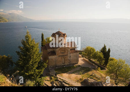 13e siècle, l'église de Saint Jean le théologien à Kaneo, surplombant le lac Ohrid, Ohrid, Macédoine Banque D'Images