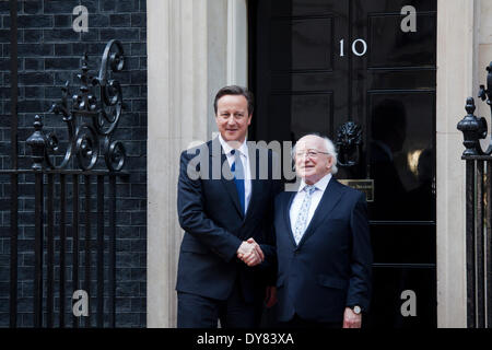 Londres, Royaume-Uni. 09 avr, 2014. Le Président irlandais Michael Higgins Visite d'Etat en Grande-Bretagne, le Premier ministre britannique, David Cameron au 10 Downing Street sur Whitehall à Londres. 9 avril 2014. Crédit : Sébastien Remme/Alamy Live News Banque D'Images