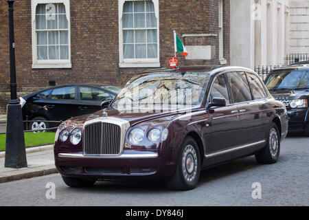 Londres, Royaume-Uni. 09 avr, 2014. Le Président irlandais Michael Higgins Visite d'Etat en Grande-Bretagne, le Premier ministre britannique, David Cameron au 10 Downing Street sur Whitehall à Londres. 9 avril 2014. Crédit : Sébastien Remme/Alamy Live News Banque D'Images