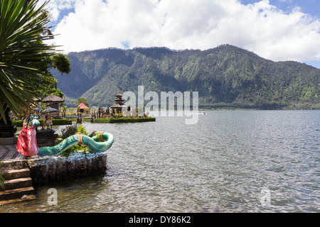 Pura Ulun Danu Bratan ou Pura Bratan, est un Shivaite et temple de l'eau en Bali, Indonésie. Banque D'Images