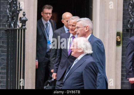 Londres, 9 mars 2014. Le Président irlandais Michael D. Higgins laisse Numéro 10 après le déjeuner avec le Premier ministre britannique, David Cameron, lors de sa visite d'État du Royaume-Uni. Crédit : Paul Davey/Alamy Live News Banque D'Images