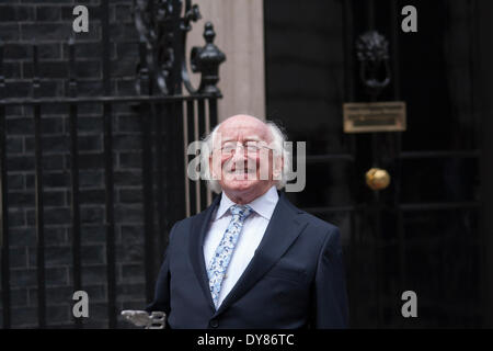 Londres, 9 mars 2014. Le Président irlandais Michael D. Higgins laisse Numéro 10 après le déjeuner avec le Premier ministre britannique, David Cameron, lors de sa visite d'État du Royaume-Uni. Crédit : Paul Davey/Alamy Live News Banque D'Images