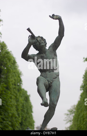 Une statue de Pan jouant sa pipe Banque D'Images