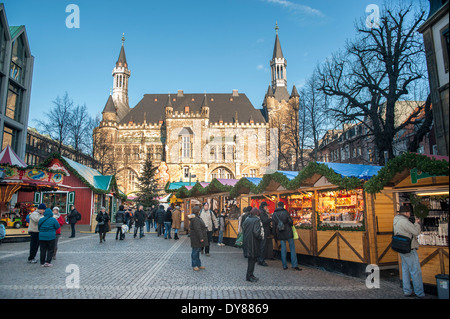 Hôtel de ville et le marché de Noël à Aix-la-Chapelle, Allemagne Banque D'Images