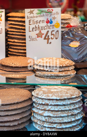 Gingerbread cookies traditionnels, Lebkuchen, au Marché de Noël, Nuremberg, Allemagne Banque D'Images