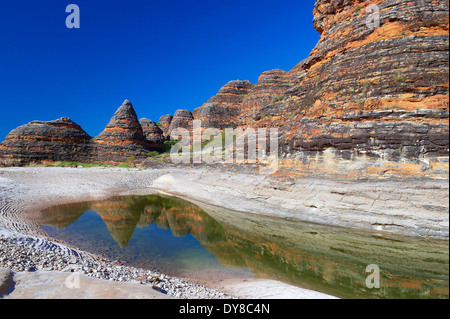 L'Australie, falaise, Bungle Bungle, rock, le parc national de Purnululu,, de la réflexion, de l'ouest de l'Australie, de l'eau, la formation de falaise Banque D'Images