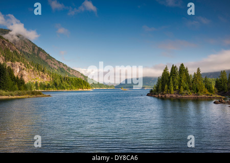 Le lac Upper Campbell dans le parc provincial Strathcona, dans l'île de Vancouver, Colombie-Britannique, Canada Banque D'Images