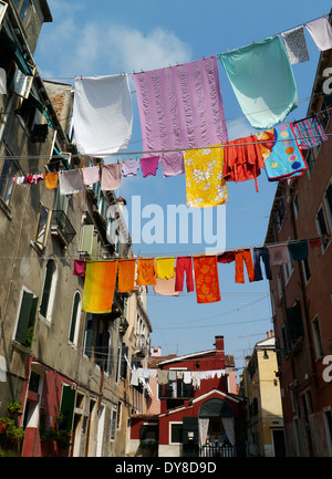 Sur la ligne de lavage, Venise, Italie Banque D'Images