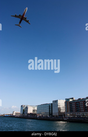 A340 d'Etihad sur la Liffey Dublin à Flightfest Banque D'Images