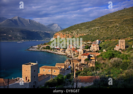 Limeni, l'un des plus beaux villages de bord de la région de Mani, Laconie, Péloponnèse. Banque D'Images