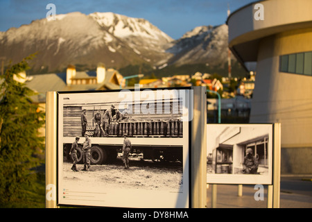 Un monument commémoratif de guerre photographique pour les soldats argentins tombés du conflit des Falklands à Ushuaia, Argentine, Amérique du Sud. Banque D'Images