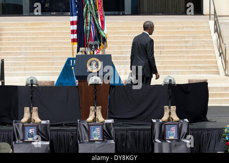 Le président américain Barack Obama quitte podium après éloge 3 soldats tués lors de la prise de poste de l'armée à Fort Hood au Texas. Banque D'Images