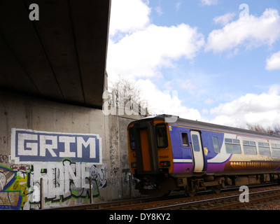 Exemple de graffito / graffiti dans paysage urbain. North East England, UK. Banque D'Images