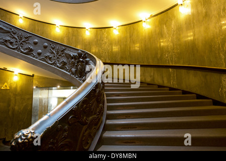 Escalier en spirale au musée du Vatican de Rome, Italie Banque D'Images