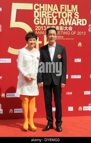 Beijing, Chine. 10 avr, 2014. Feng Yuanzheng acteur et son épouse Liang Danni, une actrice, prendre part à la conférence annuelle 2013 de l'éloge de la China Film Directors Guild à Beijing, capitale de Chine, le 9 avril 2014. © Xinhua/Alamy Live News Banque D'Images