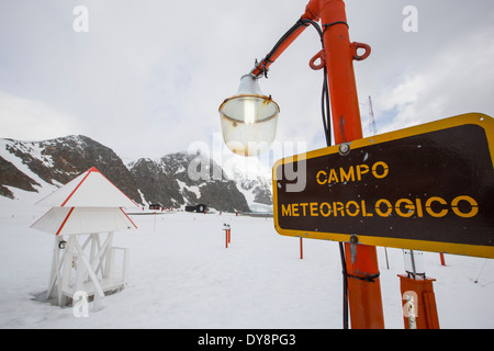 Une station météo à la base Orcadas qui est une station scientifique en Antarctique Argentine Banque D'Images