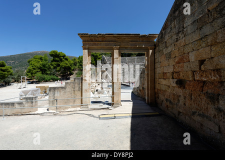 Pardos porte pilastre théâtre grec antique Asclépios (Esculape) Sanctuaire d'Épidaure Péloponnèse Grèce datant Banque D'Images