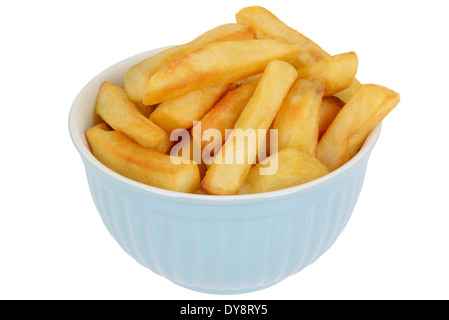 La maison populaire Snack Bol de frites fraîchement coupées épaisses plaquettes prêt à manger isolé sur un fond blanc avec un chemin de détourage pas de personnes Banque D'Images