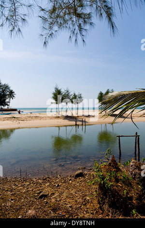 Vue sur le lagon à klong Prao Beach sur Ko Chang, Thaïlande Banque D'Images