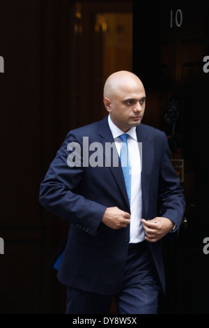 Nouvelle Culture Secrétaire Sajid Javid , laisse 10 Downing Street, à la suite d'une réunion avec le premier ministre David Cameron à Londres, Banque D'Images